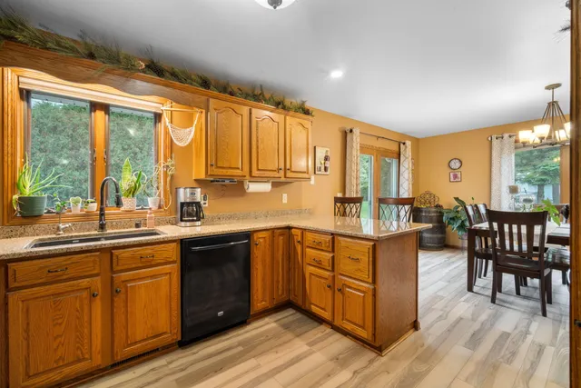 $409,900 | 605 Mary Lee Drive, Fond du Lac, WI 54935