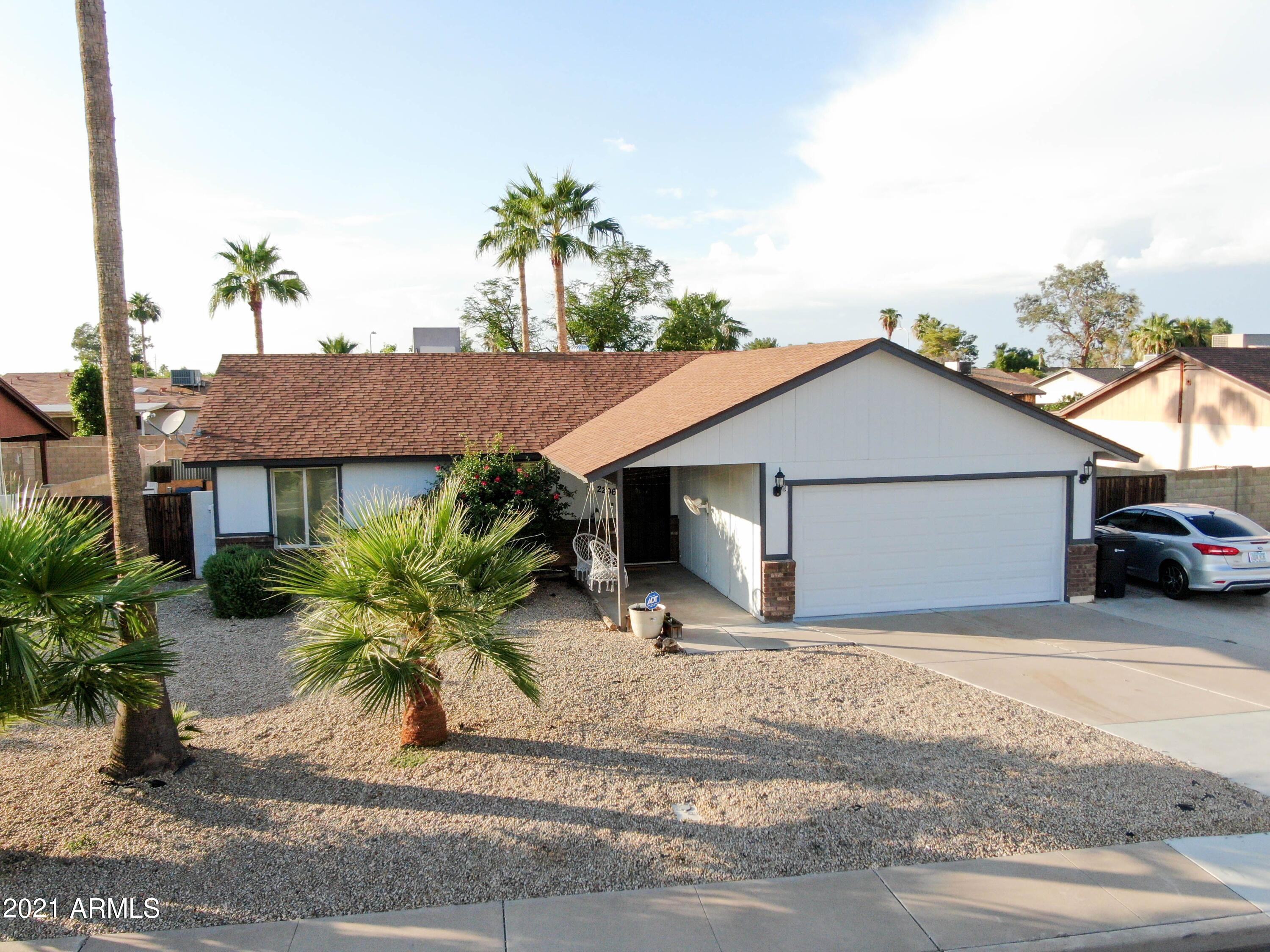 2206 East Frye Road Chandler, AZ 85225 - Photo 2 of 10 FPMBbHBw