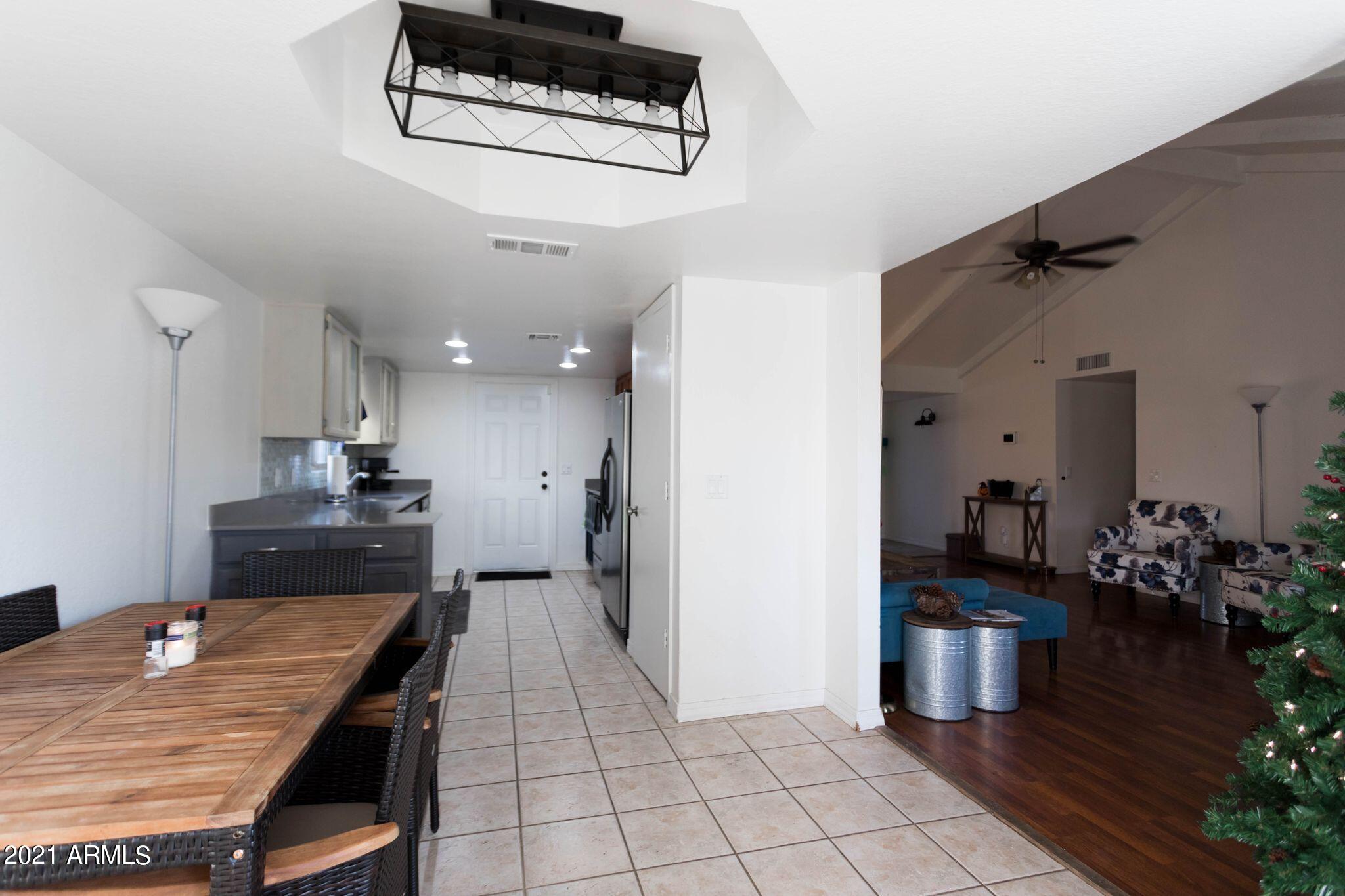 2206 East Frye Road Chandler, AZ 85225 - Photo 4 of 10 dJ6wwlnw