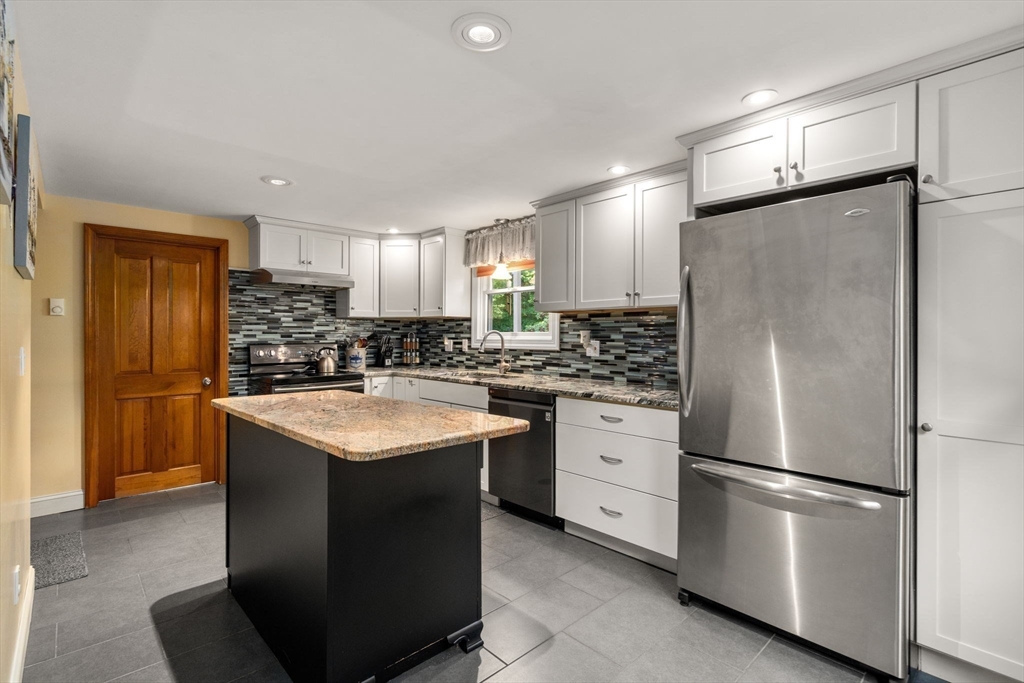 65 North Wales Road Holland, MA 01521 - Photo 9 of 37