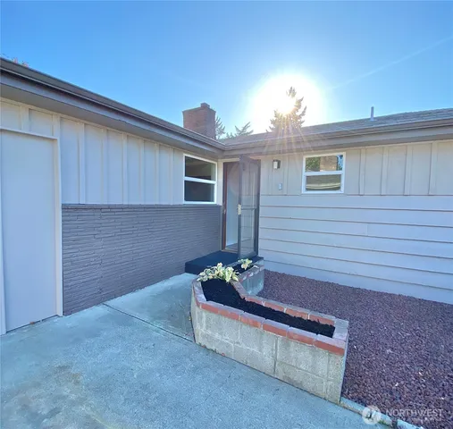 $3,250 | 621 Southwest 132nd Street, Burien, WA 98146