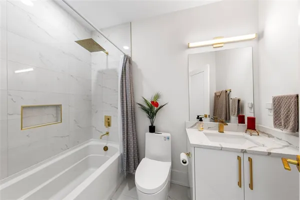 $1,199,000 | 2187 Main Street, Sarasota, FL 34237