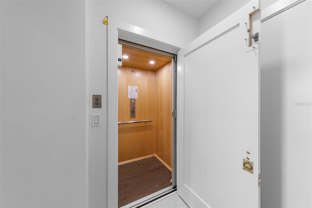 2187 Main Street Sarasota, FL 34237 - Photo 5 of 46 a view of elevator