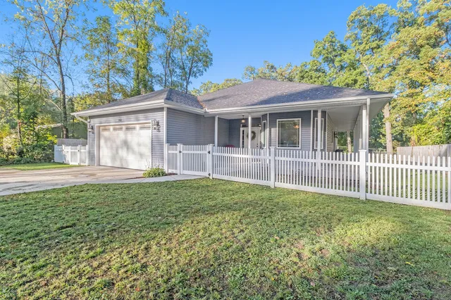 $435,000 | 7811 North 39th Street, Augusta, MI 49012