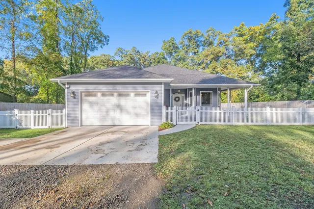 $435,000 | 7811 North 39th Street, Augusta, MI 49012