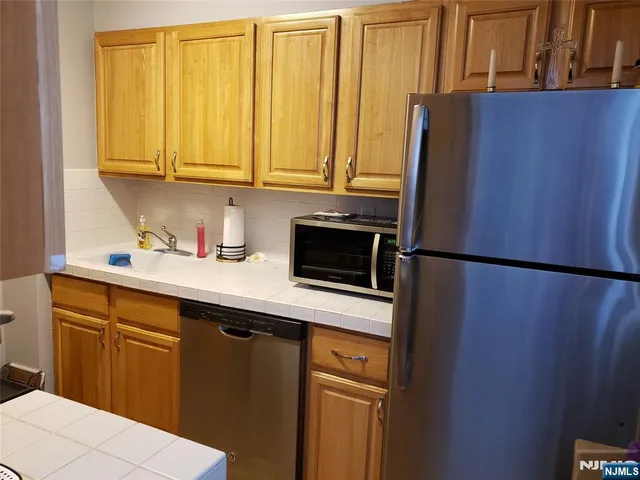 $315,000 | 6050 John F. Kennedy Boulevard, Unit 12D, West New York, NJ 07093