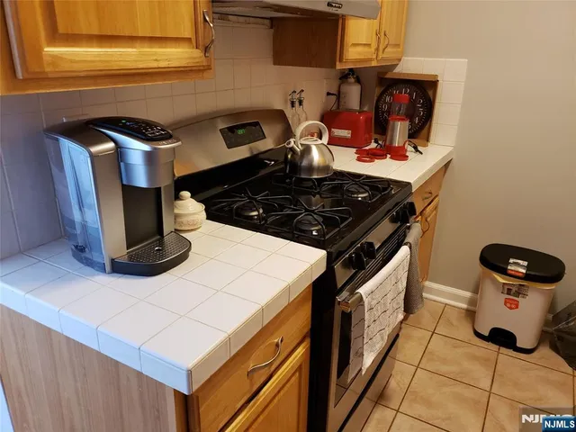 $315,000 | 6050 John F. Kennedy Boulevard, Unit 12D, West New York, NJ 07093