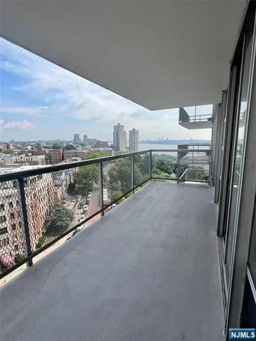 $315,000 | 6050 John F. Kennedy Boulevard, Unit 12D, West New York, NJ 07093