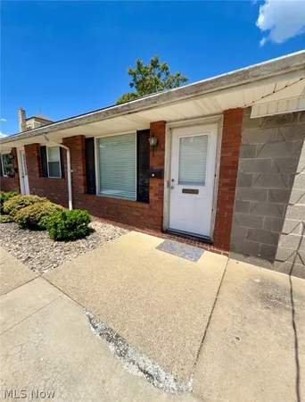 $900 | 156 Ohio Avenue, Unit 15, Salem, OH 44460