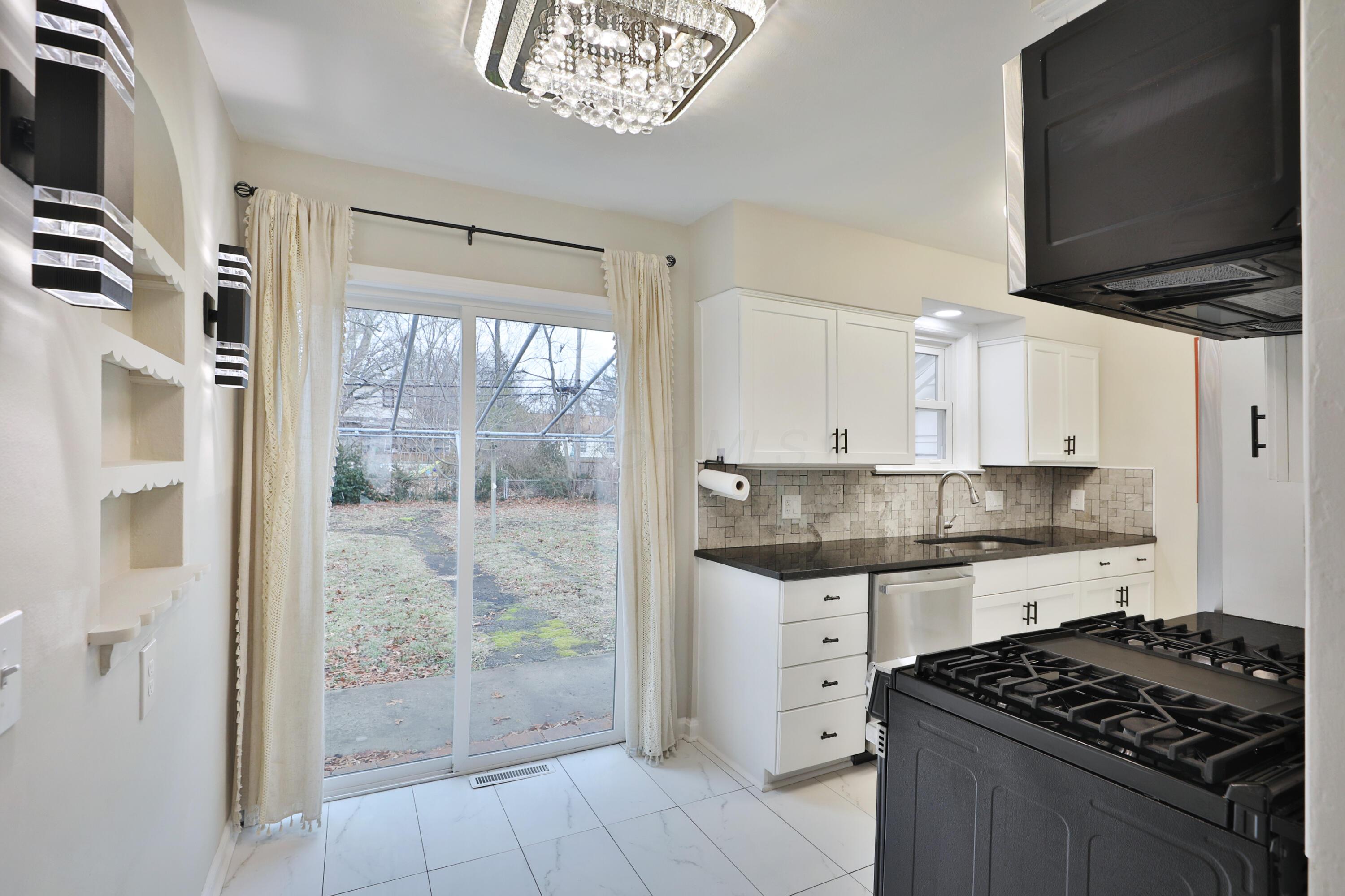 124 North Gould Road Columbus, OH 43209 - Photo 11 of 45 126-N-Gould-11