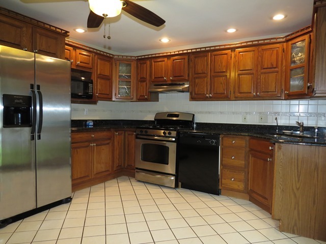 1005 Larkdale Row Wauconda, IL 60084 - Photo 4 of 24