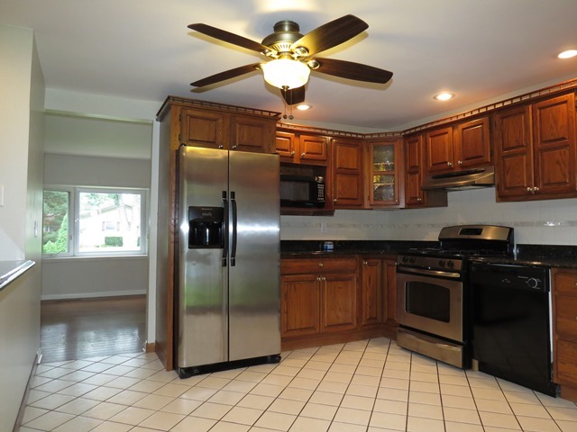 1005 Larkdale Row Wauconda, IL 60084 - Photo 5 of 24