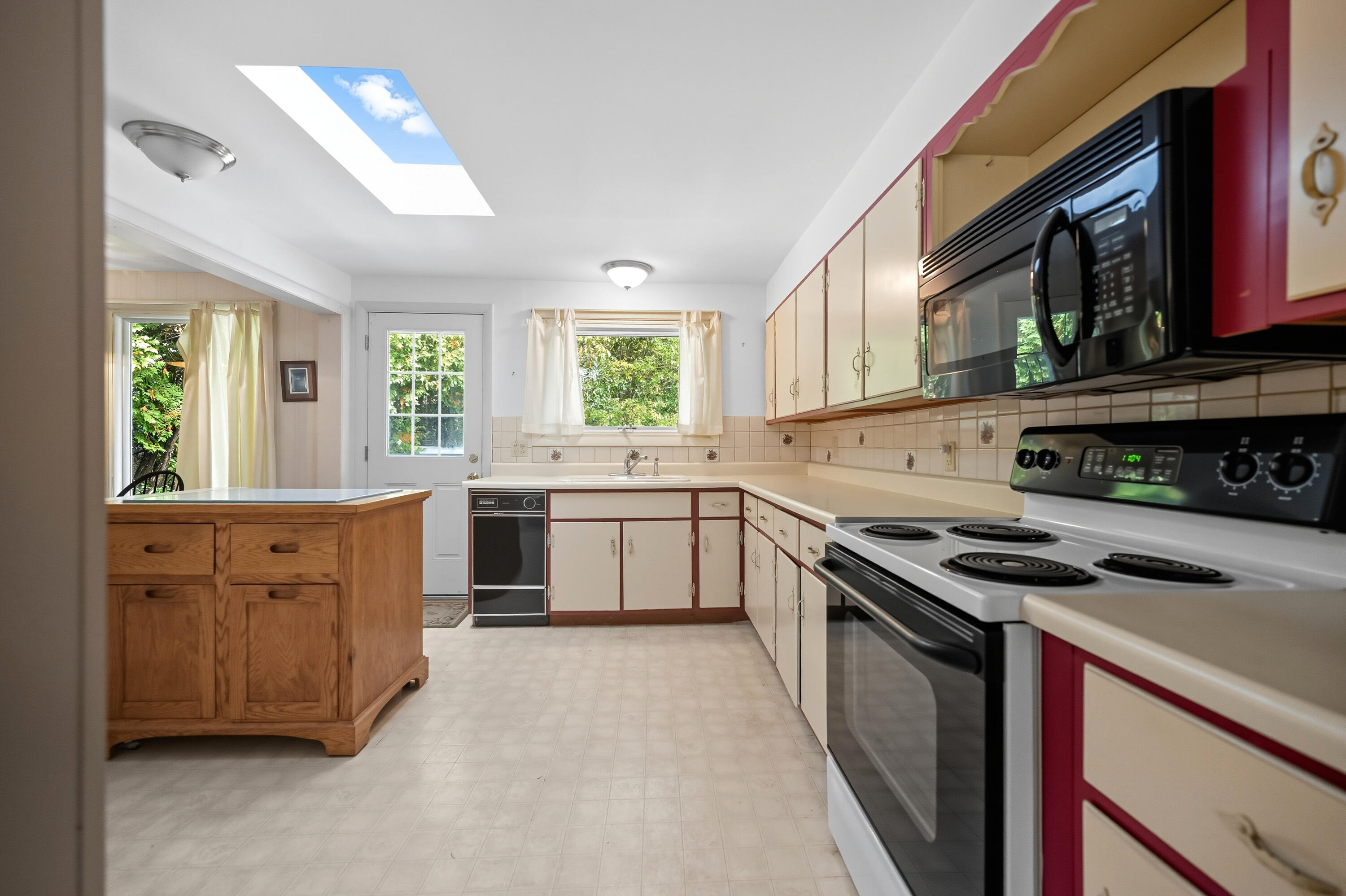 34 Stoneybrook Road Hampden, ME 04444 - Photo 6 of 20 110243gr-122