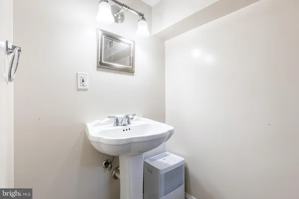 $2,900 | 607 South Streeper Street, Baltimore, MD 21224