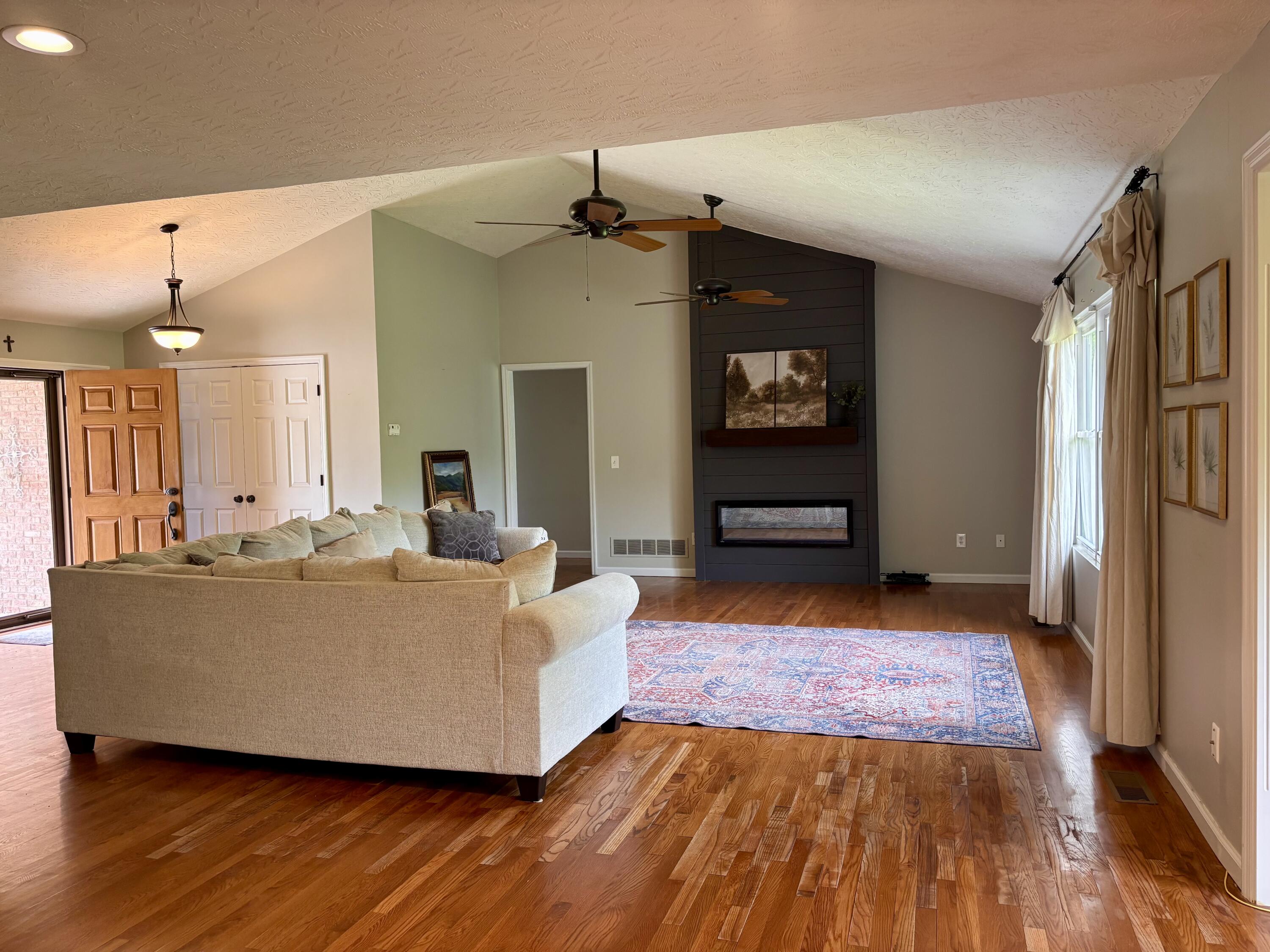 225 Maple Ridge Crittenden, KY 41030 - Photo 8 of 49 IMG_4388