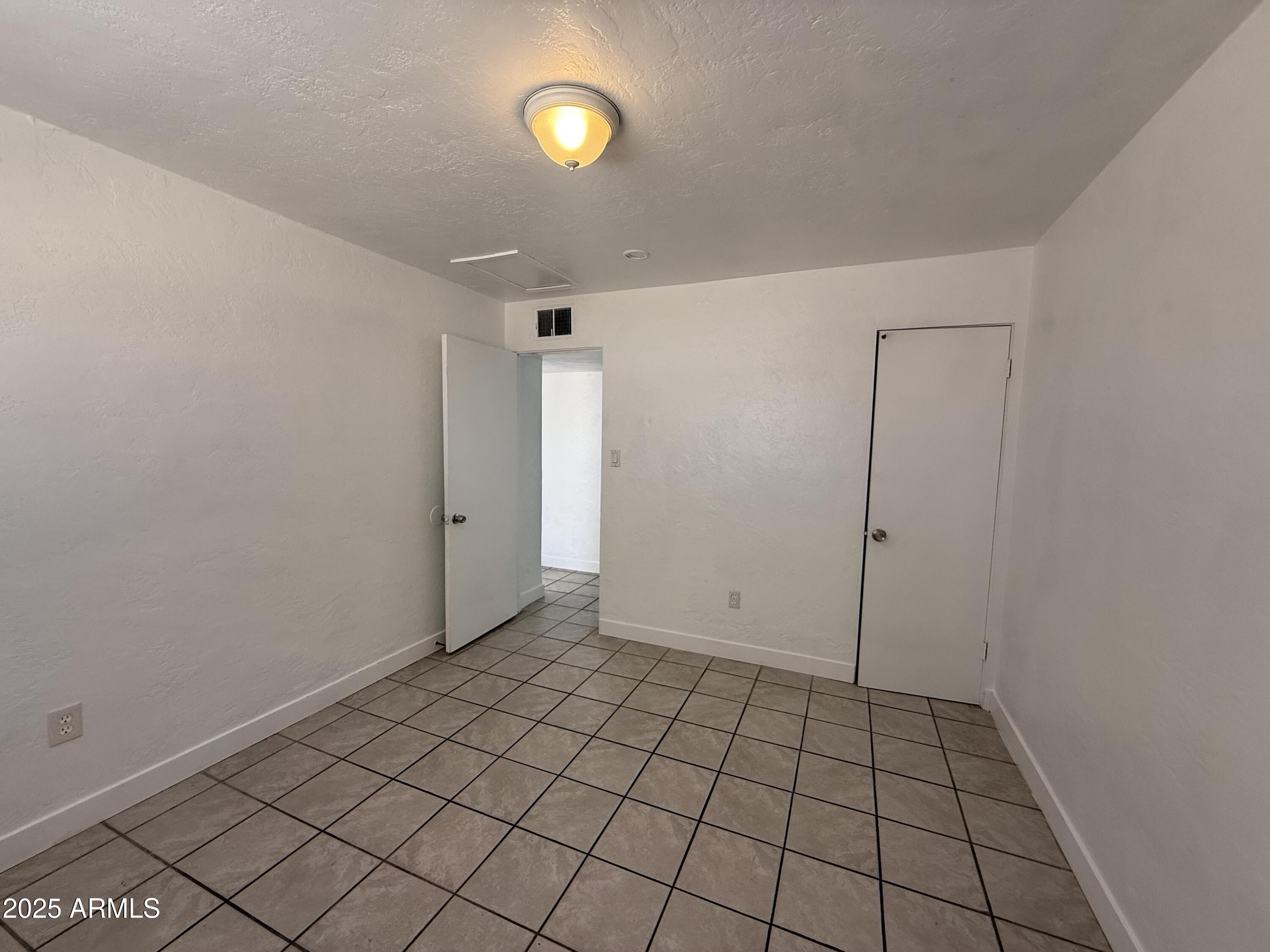 7532 North 21st Avenue, Unit 1 Phoenix, AZ 85021 - Photo 6 of 19 a view of an empty room and window