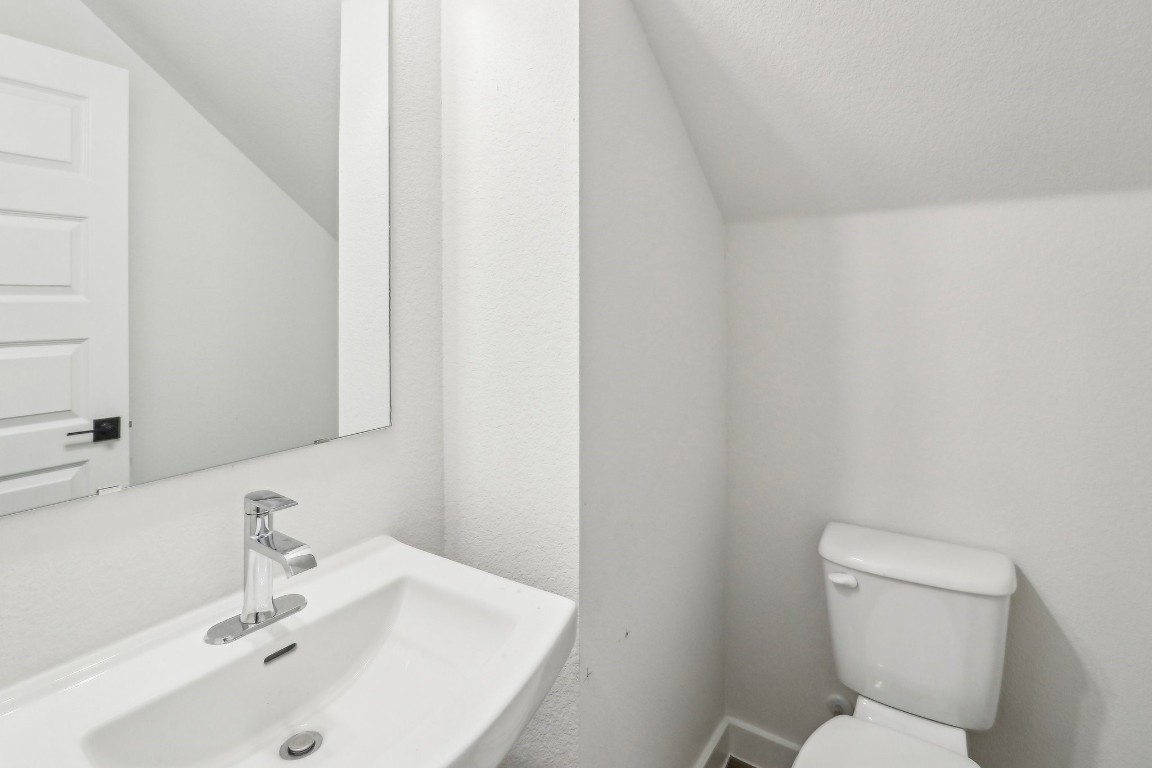 2600 Gattis School Road, Unit 1001 Round Rock, TX 78664 - Photo 14 of 36 a bathroom with a toilet sink and mirror