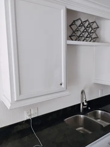 a close view of sink and tap