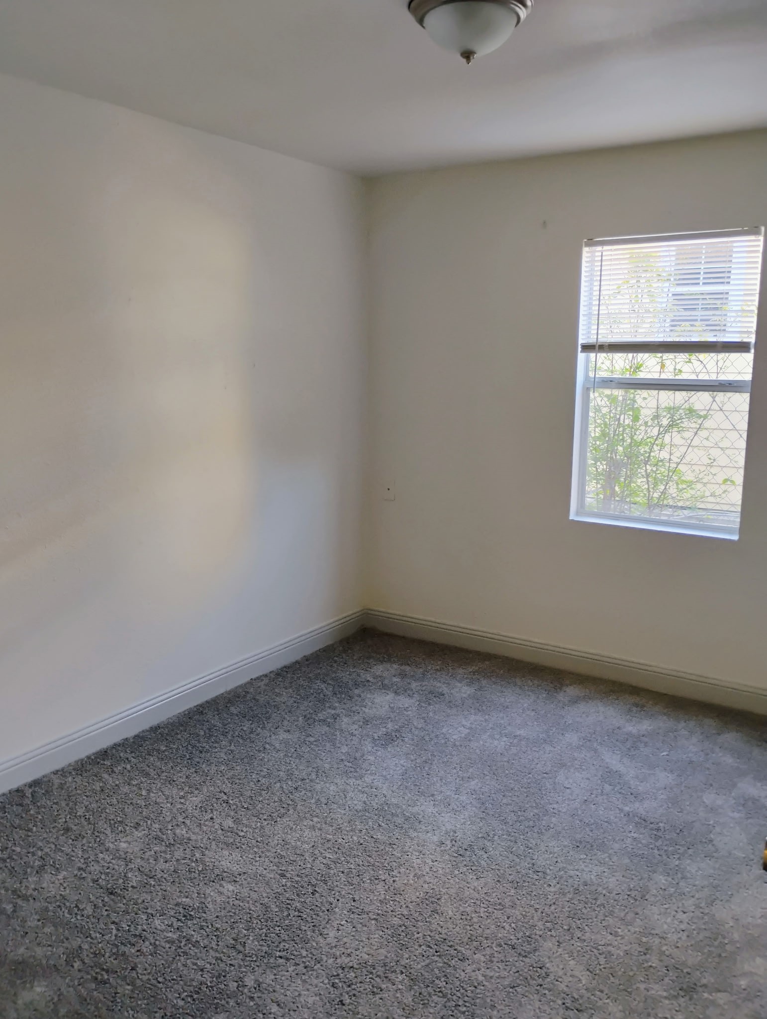3002 Market Street, Unit 1 Houston, TX 77020 - Photo 8 of 10 an empty room with a window