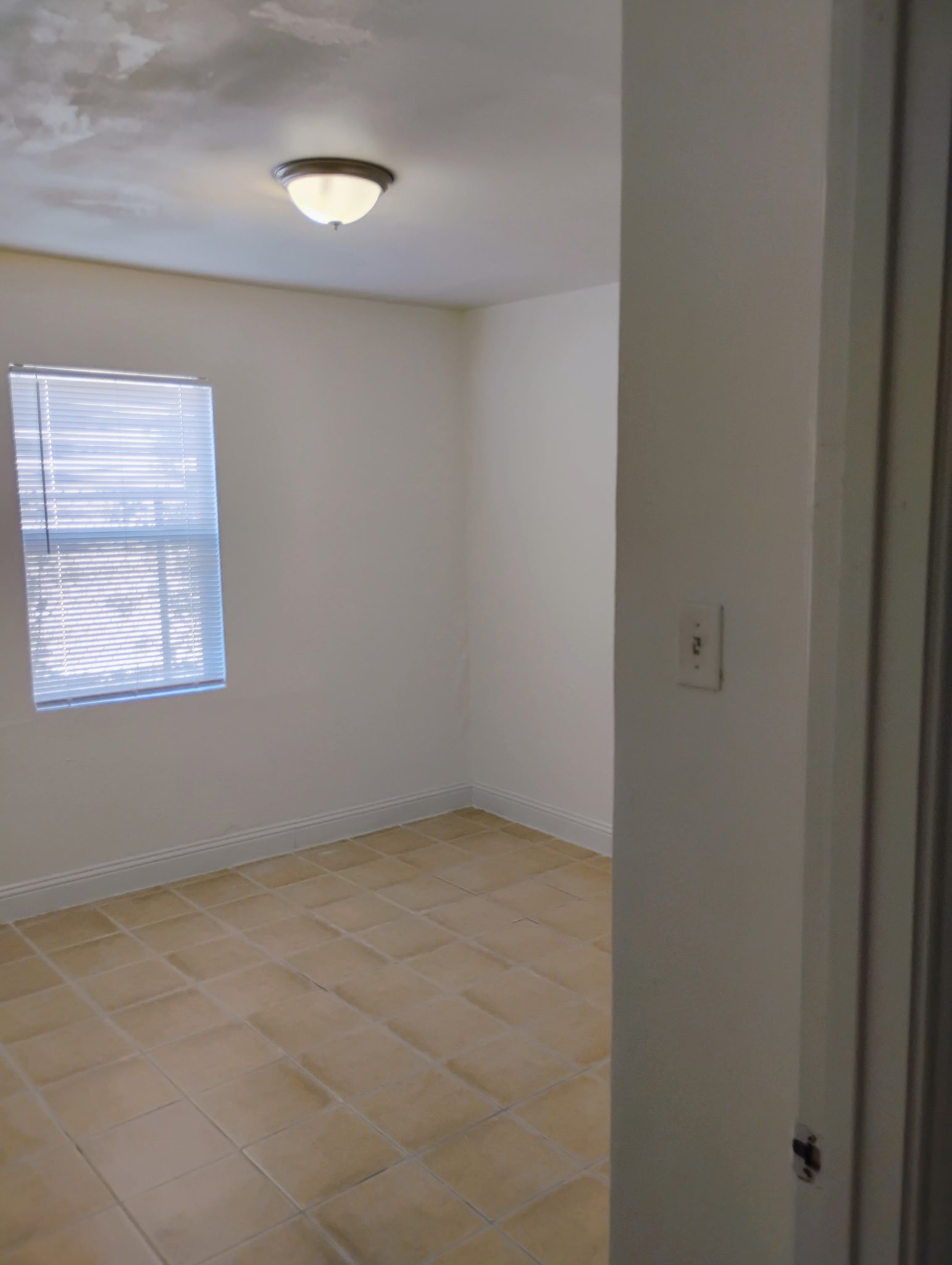 3002 Market Street, Unit 1 Houston, TX 77020 - Photo 9 of 10 an empty room with windows