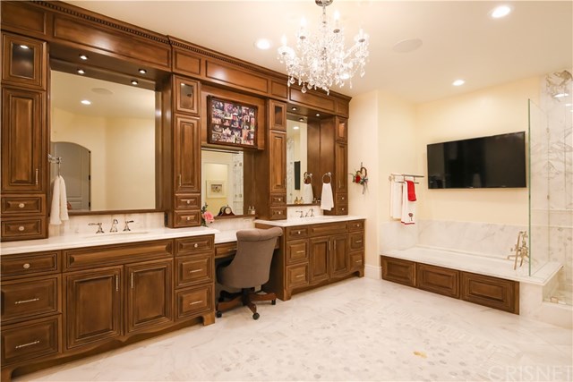 26801 Cezanne Lane Valencia, CA 91355 - Photo 18 of 49