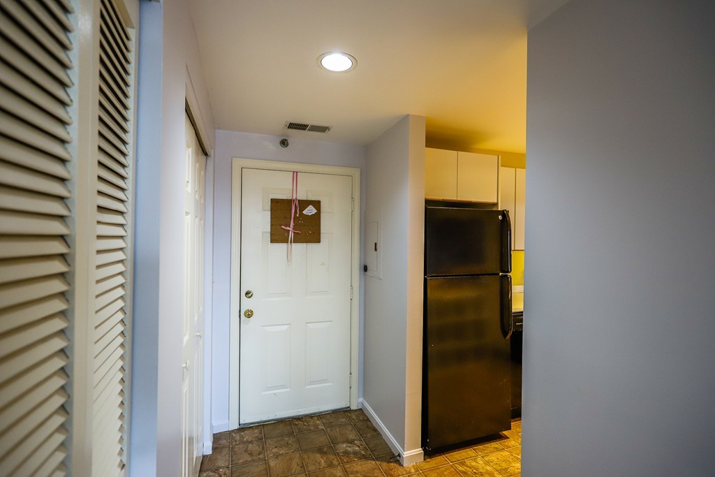 315 Rantoul Street, Unit 303 Beverly, MA 01915 - Photo 10 of 26 Gallery Image 10