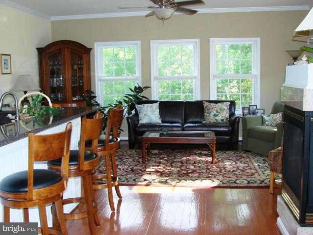 684 Ruxton Road, Unit 66 Dowell, MD 20629 - Photo 7 of 28 Living Room