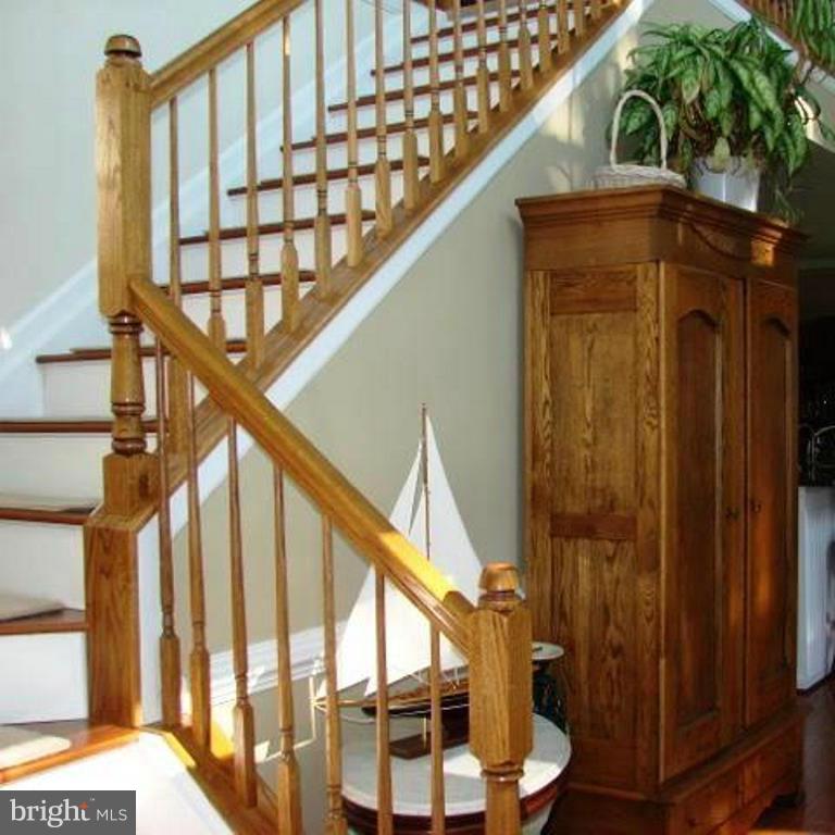 684 Ruxton Road, Unit 66 Dowell, MD 20629 - Photo 9 of 28 Staircase