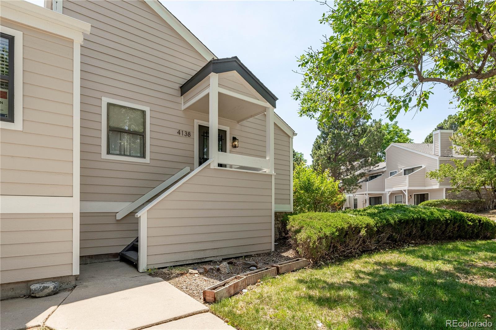 4138 South Rifle Way Aurora, CO 80013 - Photo 2 of 25
