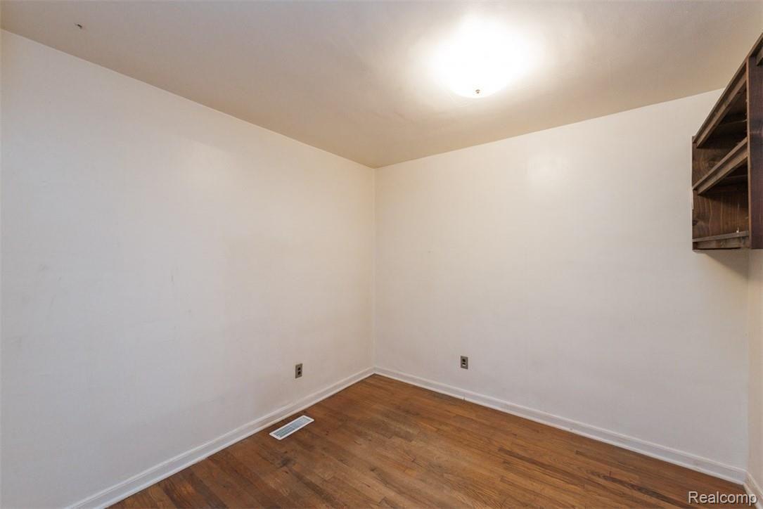 28487 Cotton Road New Baltimore, MI 48047 - Photo 18 of 37 14