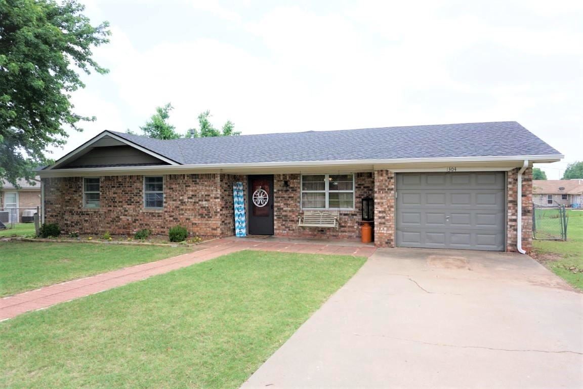 1304 Pecan Street Perry, OK 73077 - Photo 1 of 34 Gallery Image 1