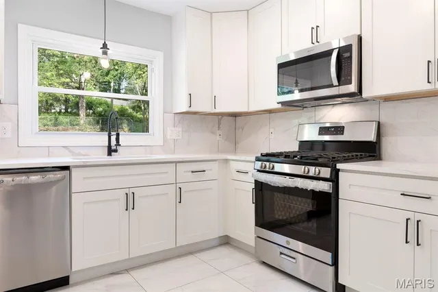 $449,900 | 815 Ariege Drive, Creve Coeur, MO 63141