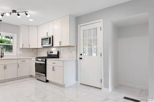 $449,900 | 815 Ariege Drive, Creve Coeur, MO 63141