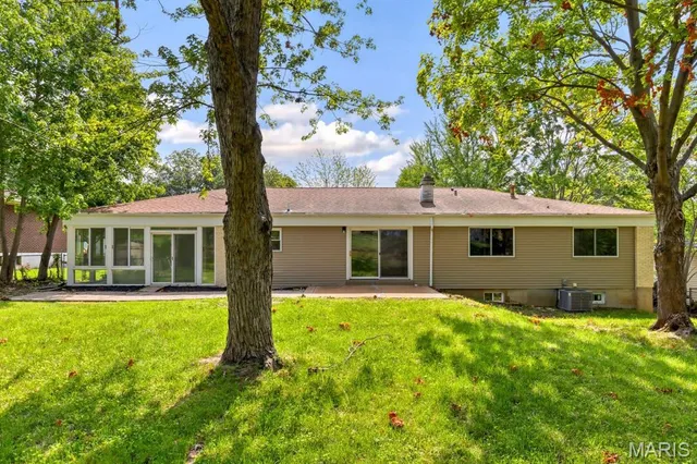 $449,900 | 815 Ariege Drive, Creve Coeur, MO 63141