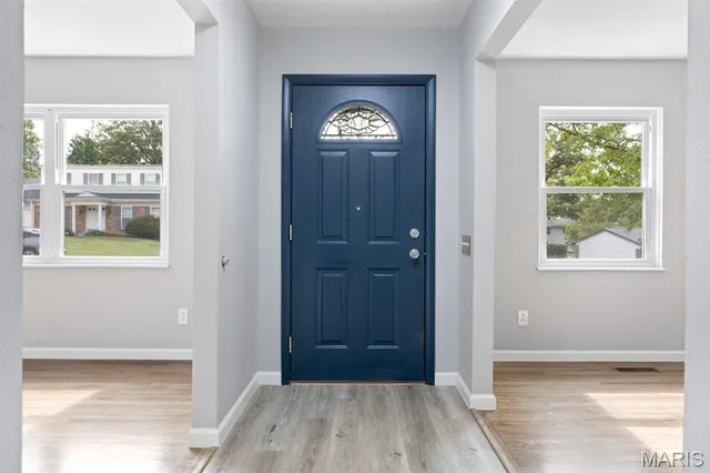 $449,900 | 815 Ariege Drive, Creve Coeur, MO 63141