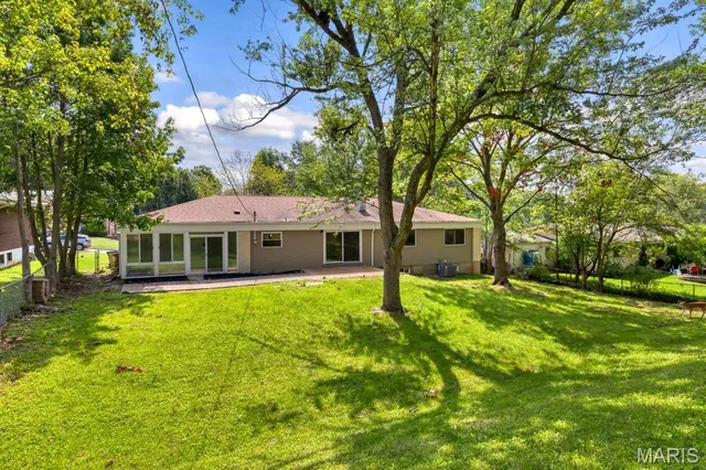 $449,900 | 815 Ariege Drive, Creve Coeur, MO 63141