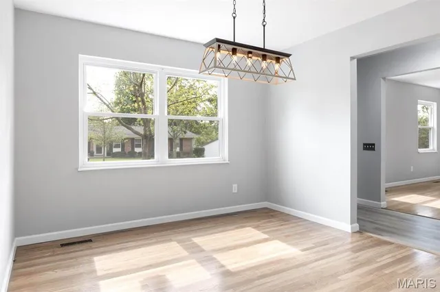 $449,900 | 815 Ariege Drive, Creve Coeur, MO 63141