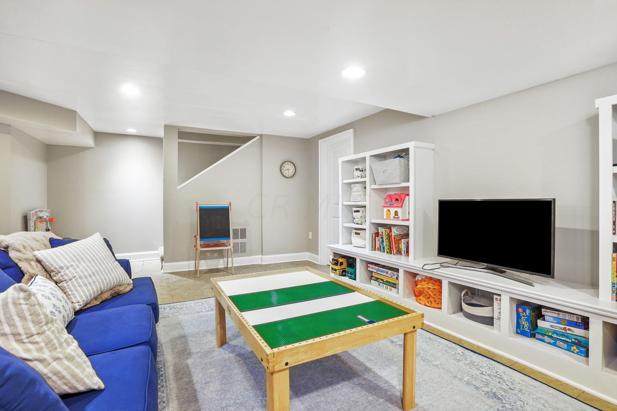 2076 Elgin Road Columbus, OH 43221 - Photo 72 of 82 73-web-or-mls-DSC00558