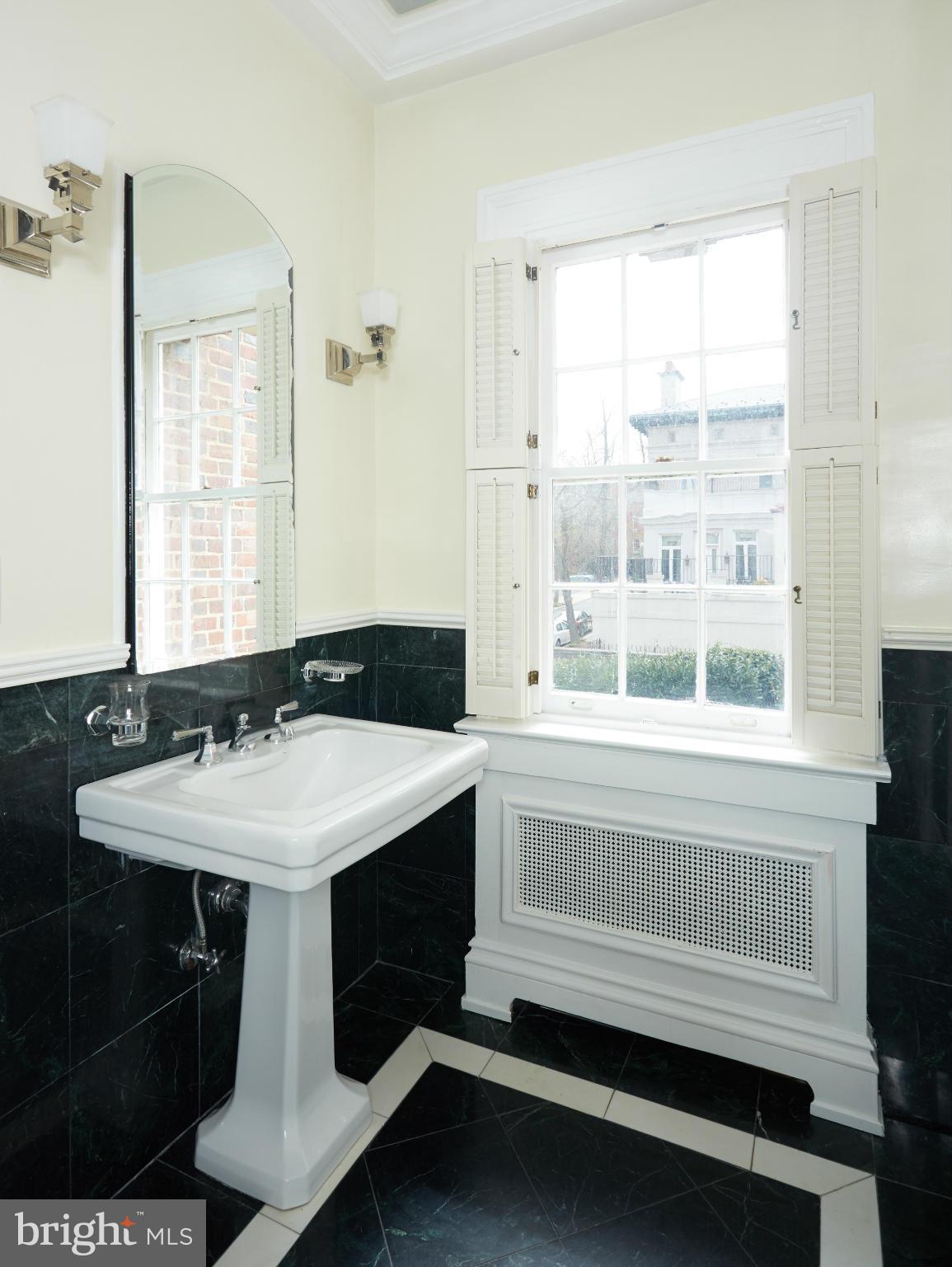 2200 Kalorama Road Northwest Washington, DC 20008 - Photo 16 of 28 Bath (Master)