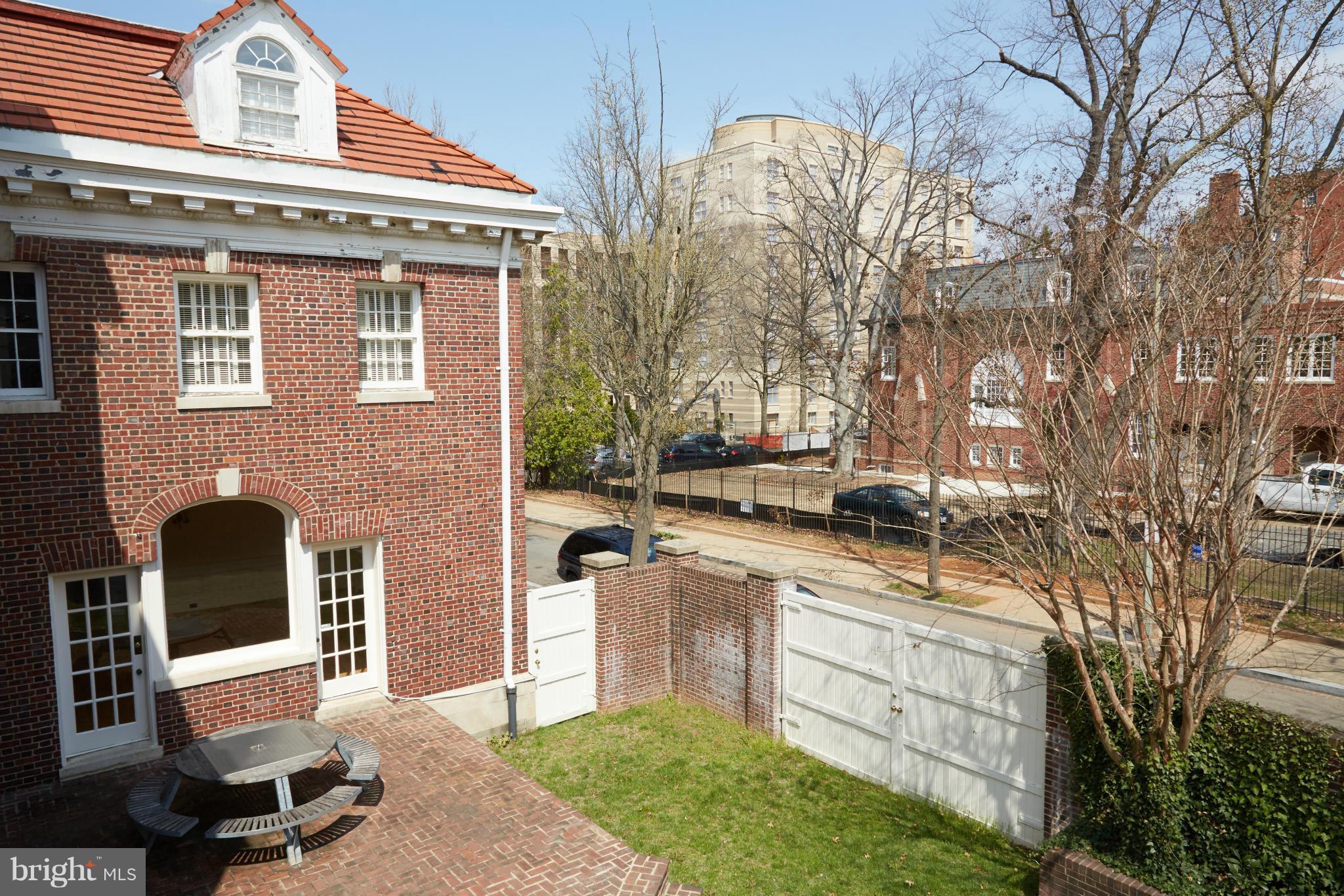 2200 Kalorama Road Northwest Washington, DC 20008 - Photo 24 of 28 Balcony