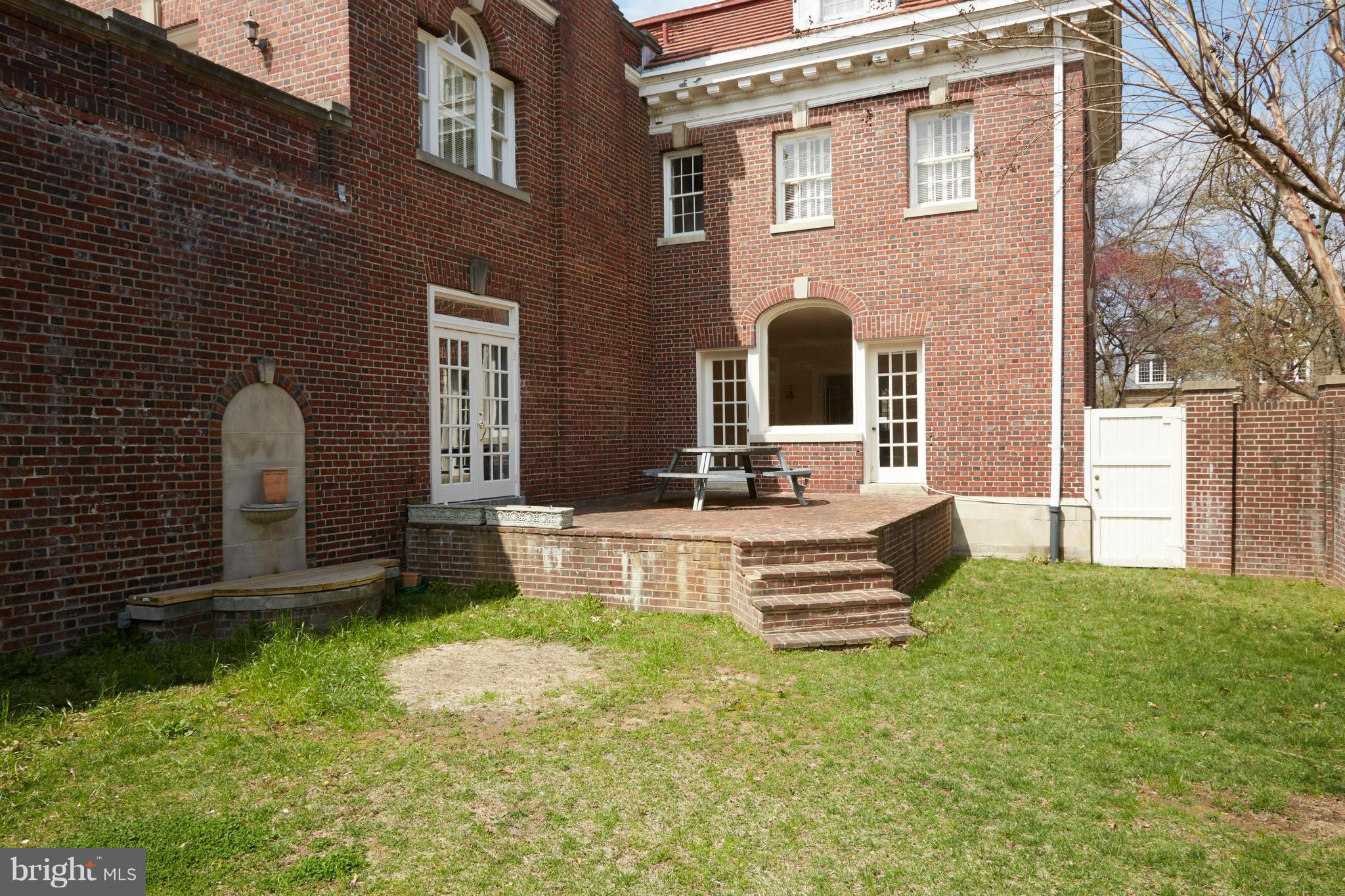 2200 Kalorama Road Northwest Washington, DC 20008 - Photo 27 of 28 Yard