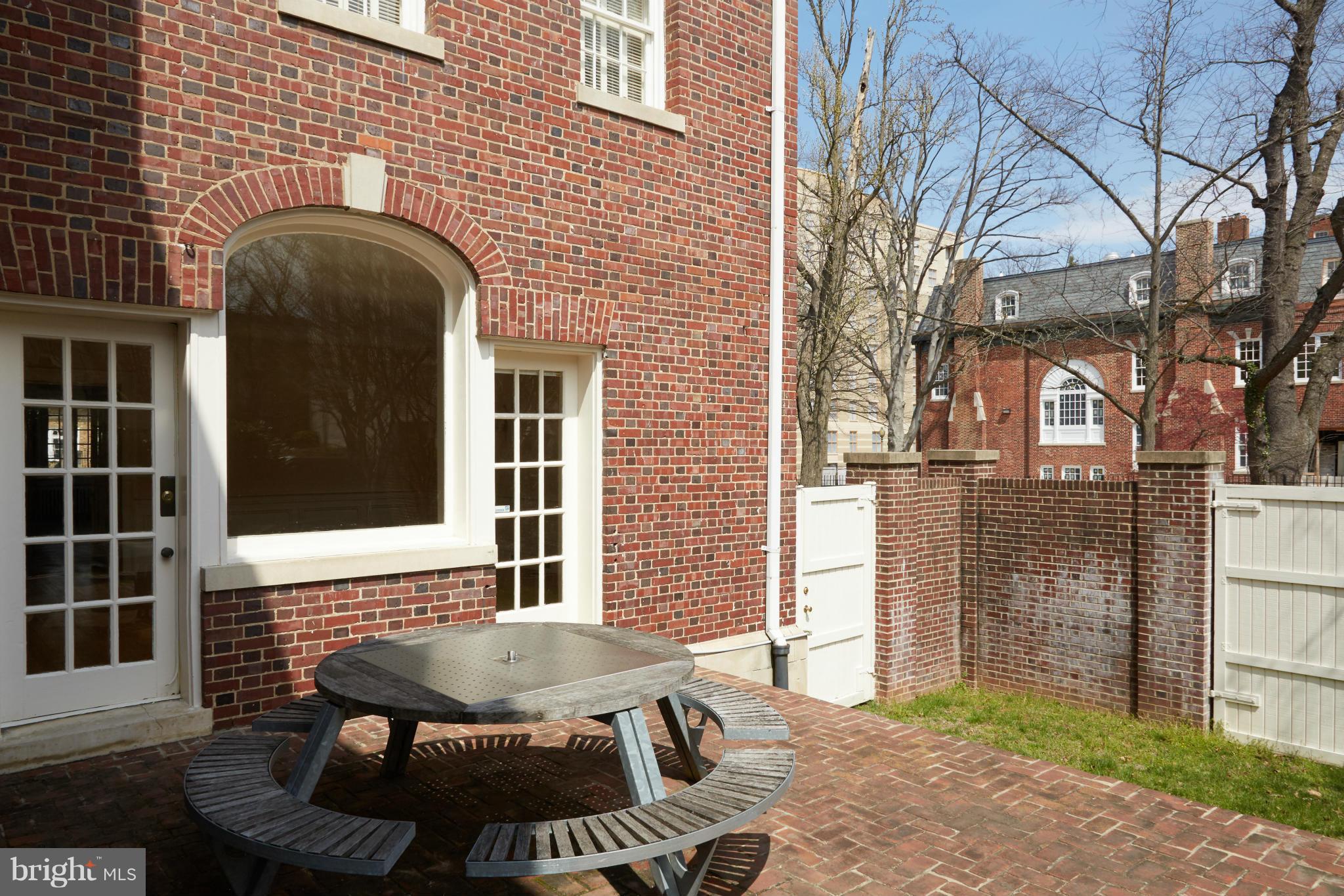 2200 Kalorama Road Northwest Washington, DC 20008 - Photo 28 of 28 Yard