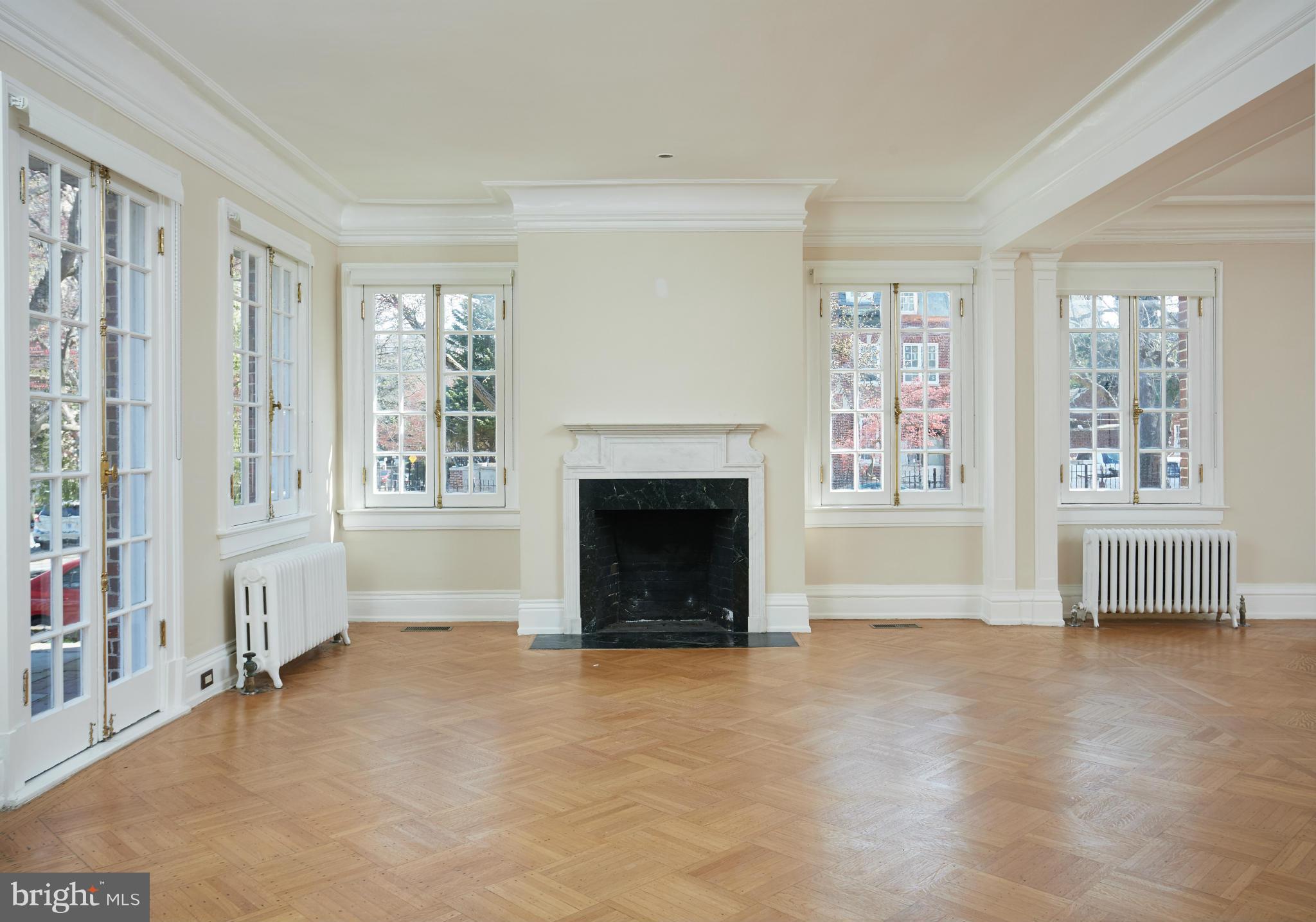 2200 Kalorama Road Northwest Washington, DC 20008 - Photo 3 of 28 Living Room