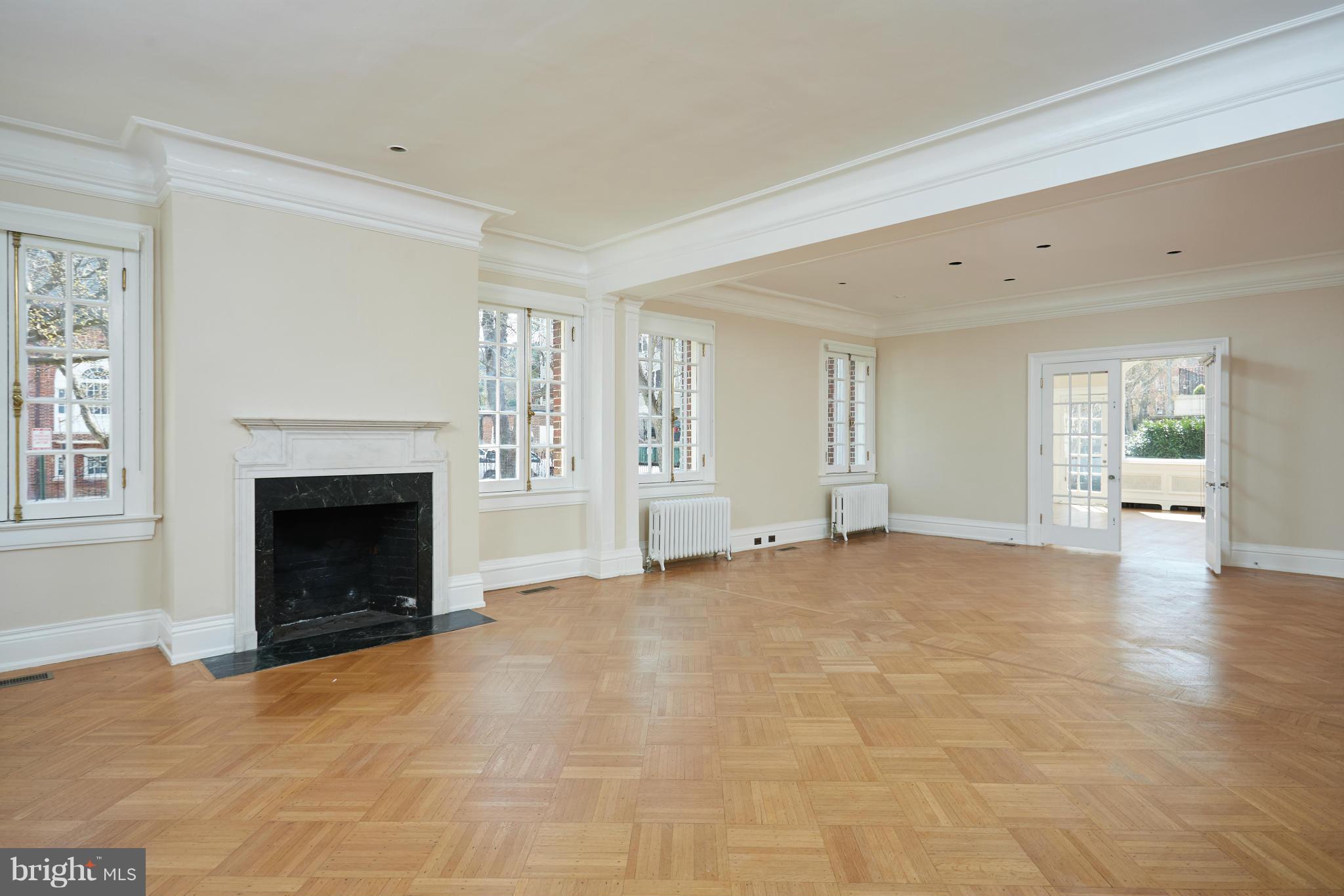 2200 Kalorama Road Northwest Washington, DC 20008 - Photo 4 of 28 Living Room
