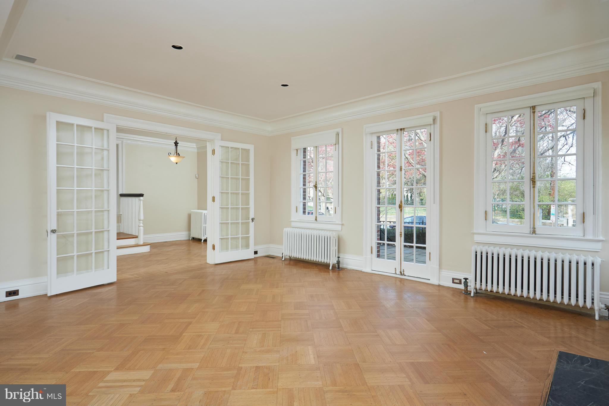 2200 Kalorama Road Northwest Washington, DC 20008 - Photo 5 of 28 Living Room