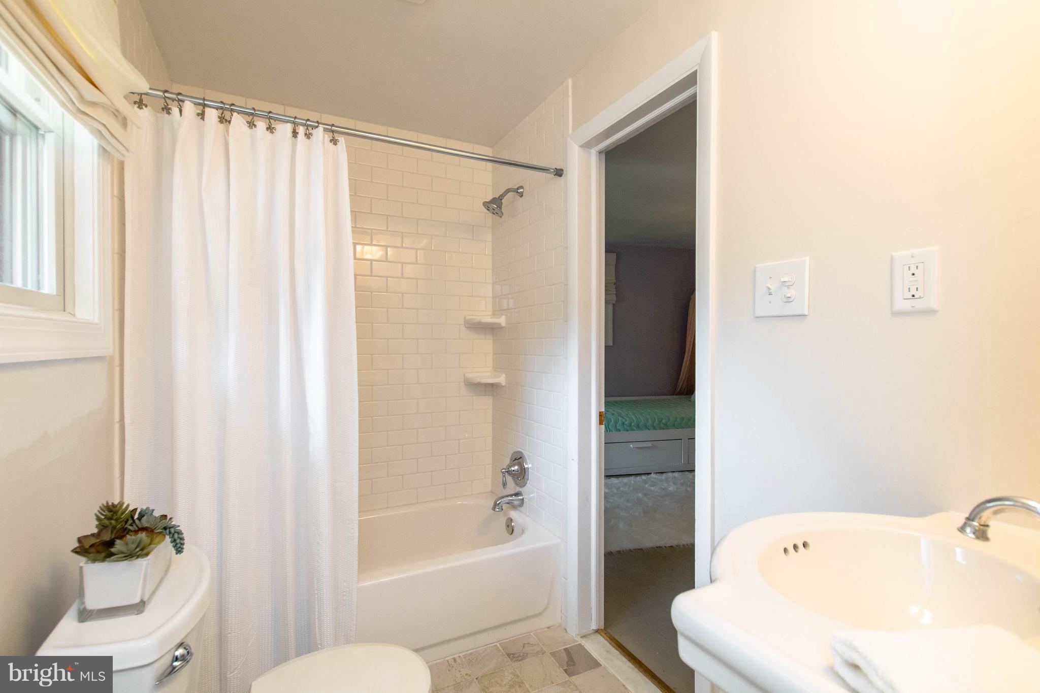 10 Burnbrae Road Towson, MD 21204 - Photo 20 of 30 Jack and Jill bath for Bedrm's 3 and 4