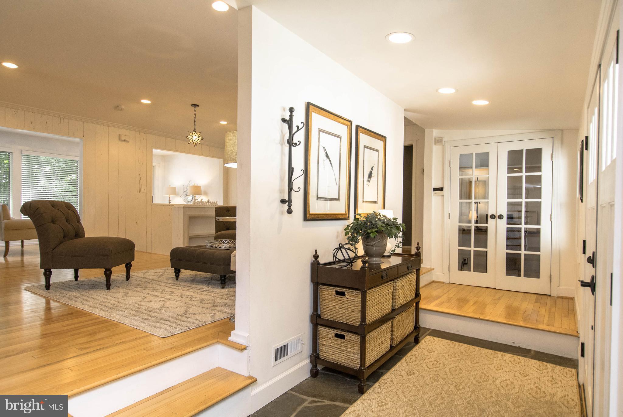 10 Burnbrae Road Towson, MD 21204 - Photo 3 of 30 Foyer
