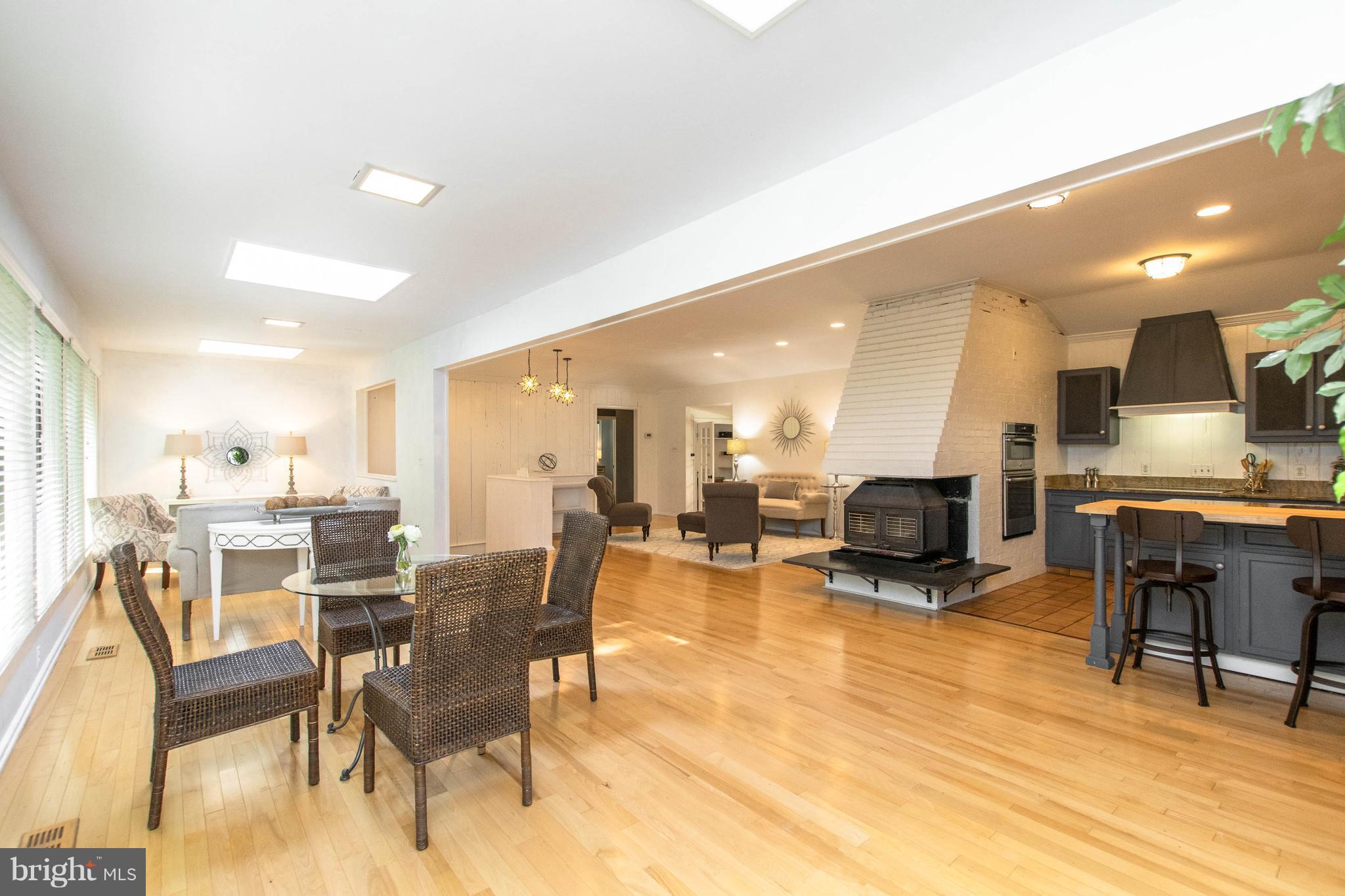 10 Burnbrae Road Towson, MD 21204 - Photo 5 of 30 Light-filled open flr plan -great 4 entertaining !