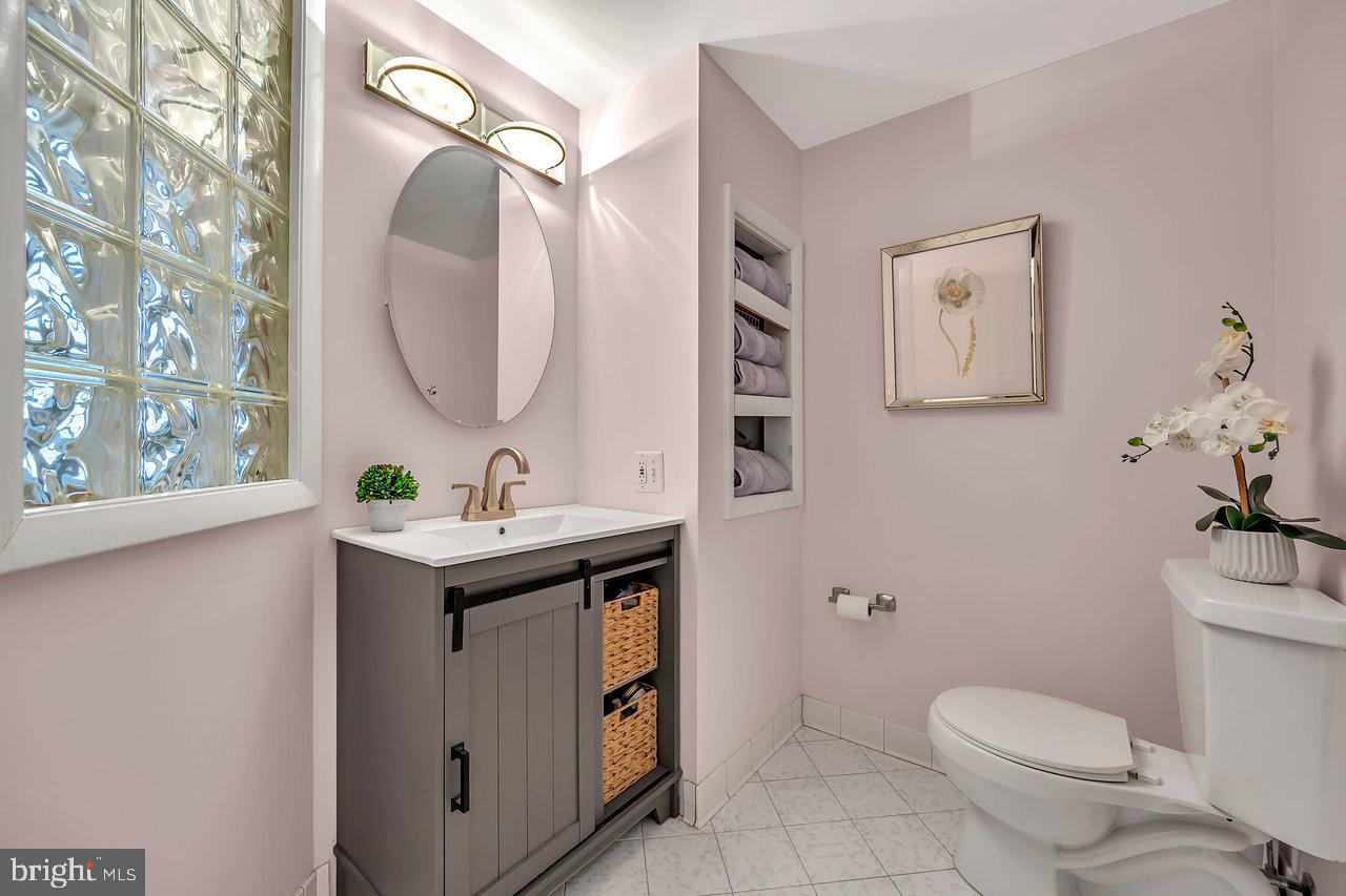 23 Griggs Road Cranbury, NJ 08512 - Photo 26 of 40 a bathroom with a toilet sink and mirror