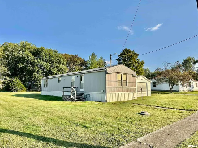 $64,900 | 527 Washington Street Southwest, Clay City, IL 62824